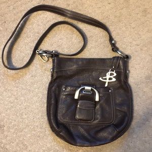 B. Makowsky brown leather purse